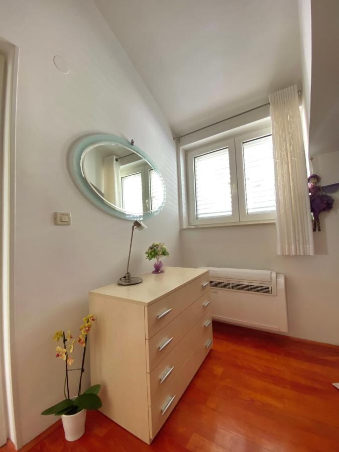Rr Apartman *